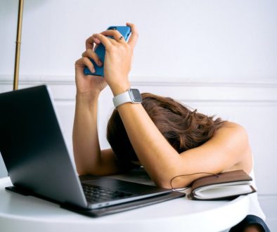 woman-at-desk-stressed-burnout